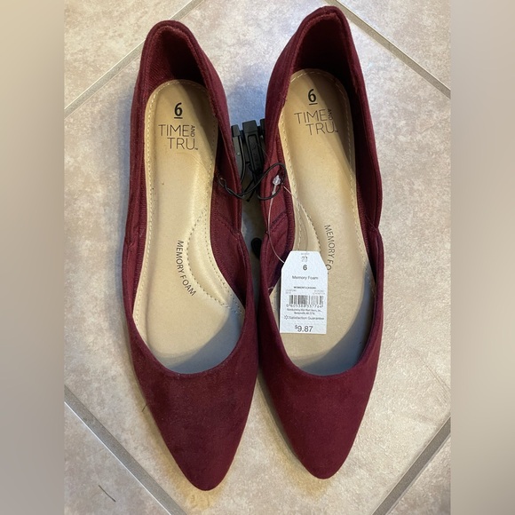 Time and Tru Women's Deep Red Flats - Picture 1 of 1